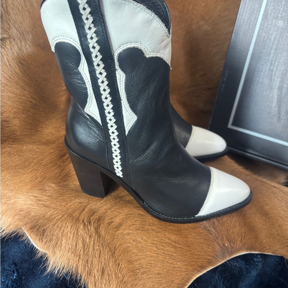 Lucchese Michelle Black and White Zip Collar Booties - Picture 6 of 16